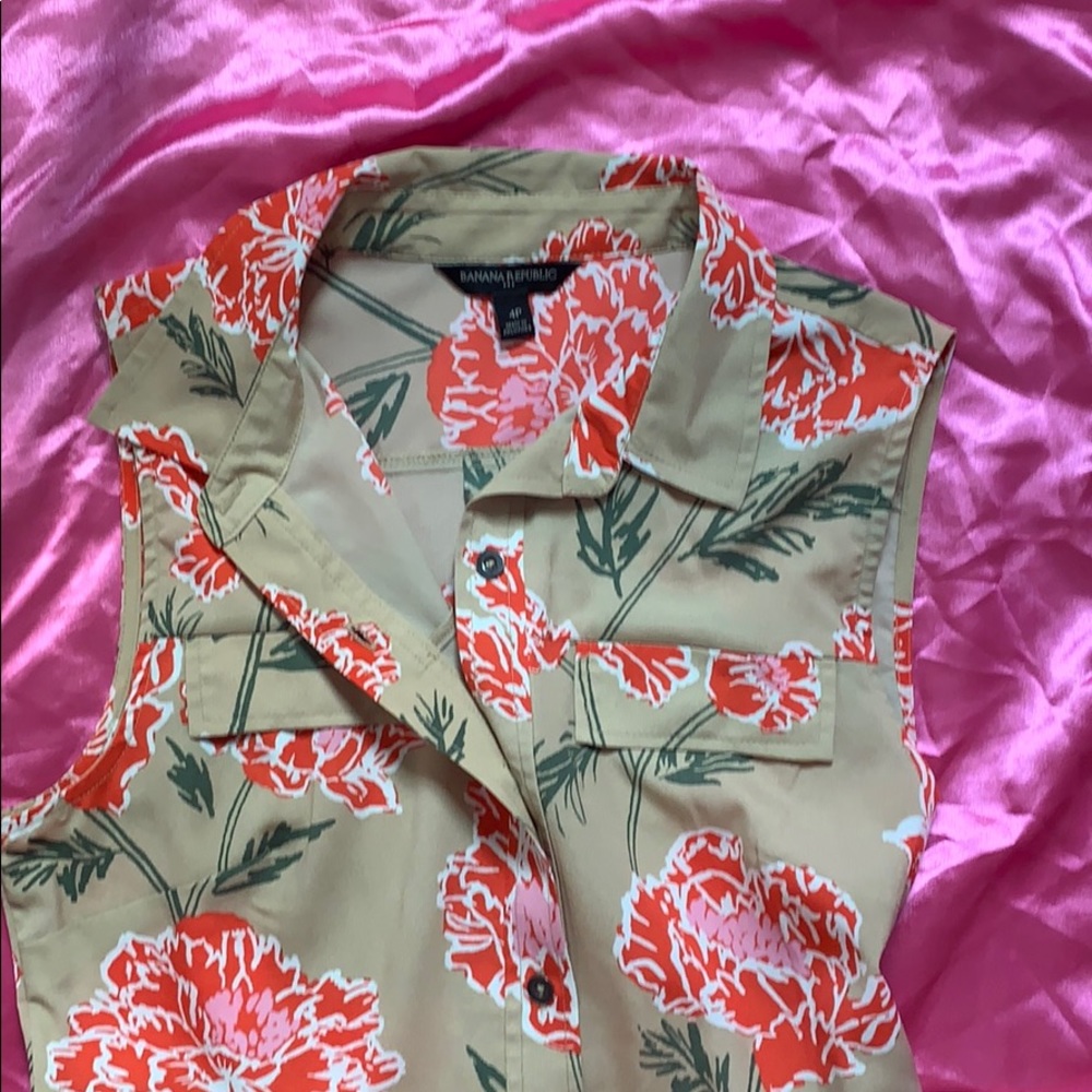Women’s Cute Tan Flowery Dress - Picture 4 of 7